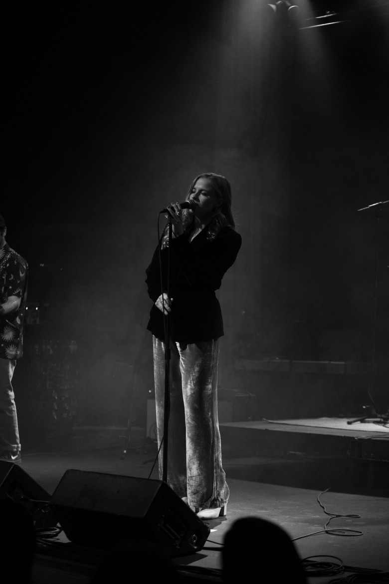 Shadows Dance - Mia & The Moonlighters