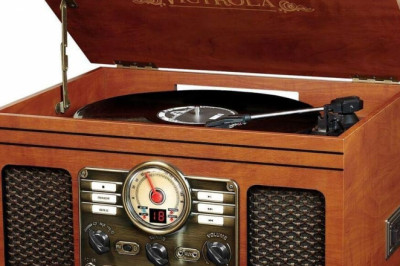 Victrola Nostalgic 6-in-1 Bluetooth Record Player & Multimedia Center Review